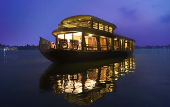 Munnar With Alleppey Houseboat Tour